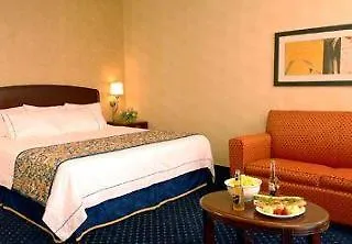מלון Courtyard By Marriott Memphis Airport 3*,