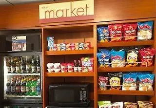 מלון Courtyard By Marriott Memphis Airport 3*,