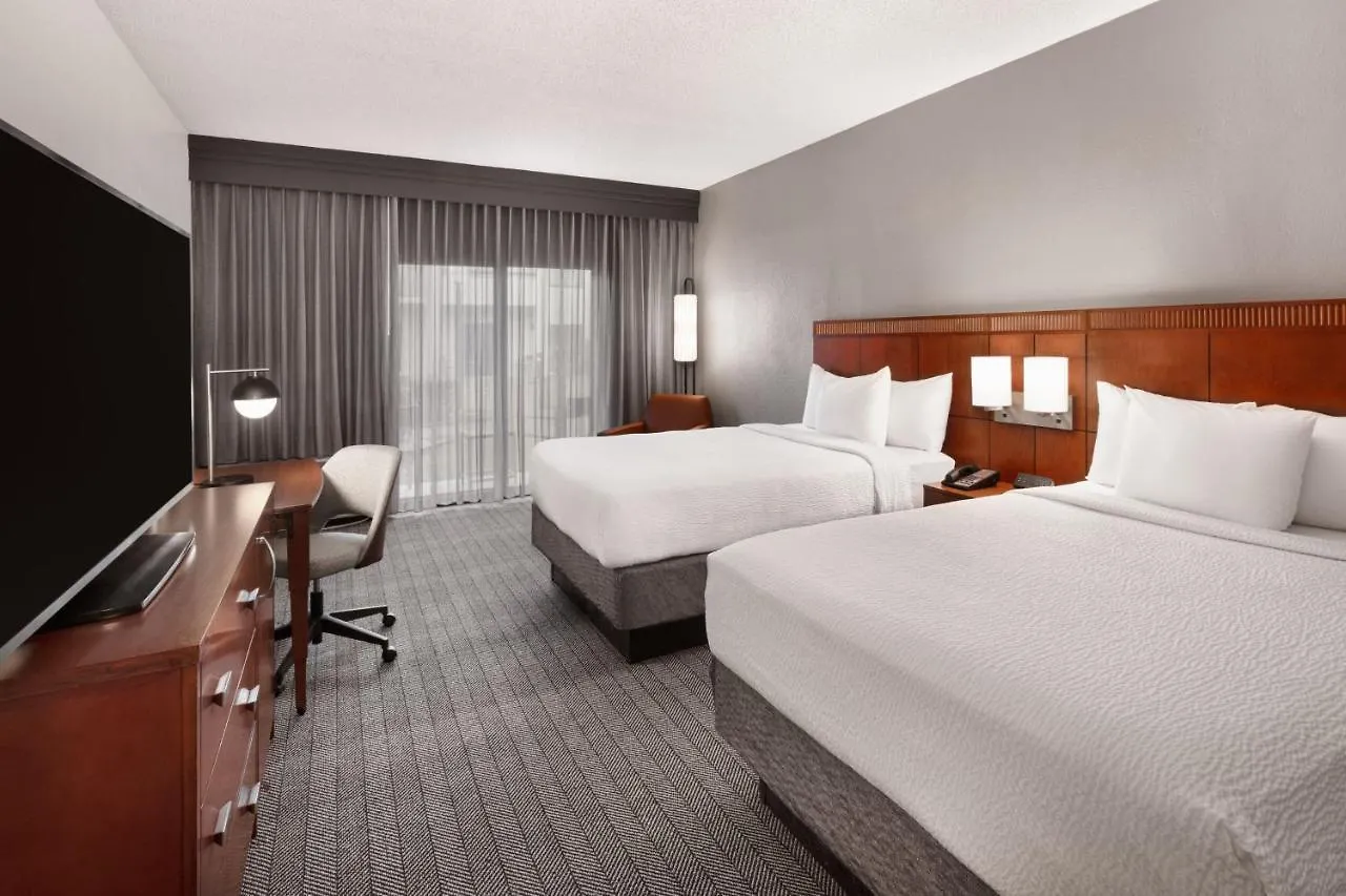 מלון Courtyard By Marriott Memphis Airport